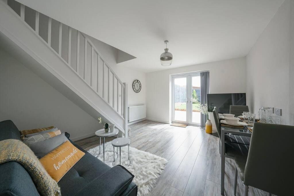 Stylish 2-Bed Home - For Company Contractor And Leisure Stays - Nec, Airport, Hs2, Contractors, Resort World Birmingham Extérieur photo