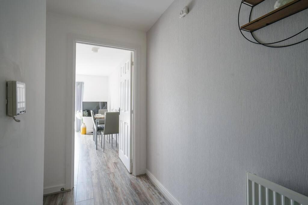Stylish 2-Bed Home - For Company Contractor And Leisure Stays - Nec, Airport, Hs2, Contractors, Resort World Birmingham Extérieur photo